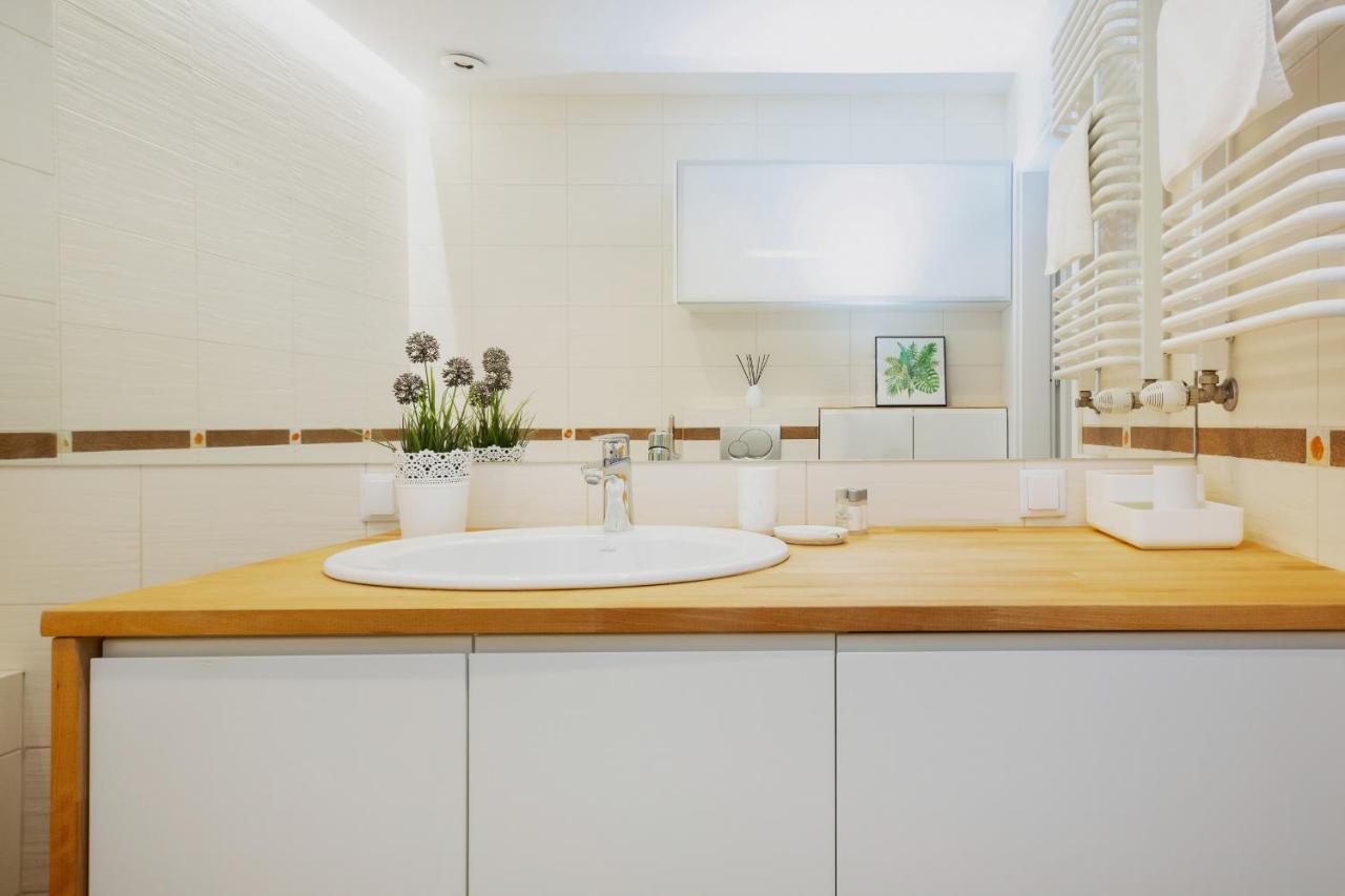 Apartments Warsaw Zelazna By Noclegi Renters Bagian luar foto